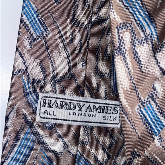 Hardy Amies Taupe and Blue Silk Tie with Elegant Design - Picture 4 of 5
